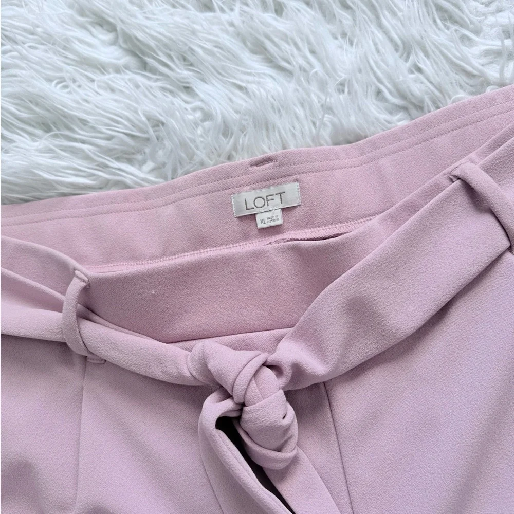 LOFT Women's Lilac Belted Shorts - Picture 5 of 5